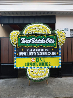 Papan Bunga Duka di Petukangan Utara
