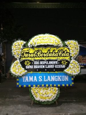 Papan Bunga Duka di Petukangan Utara