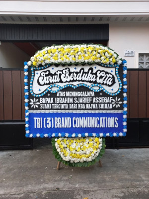 Papan Bunga Duka di Petukangan Utara